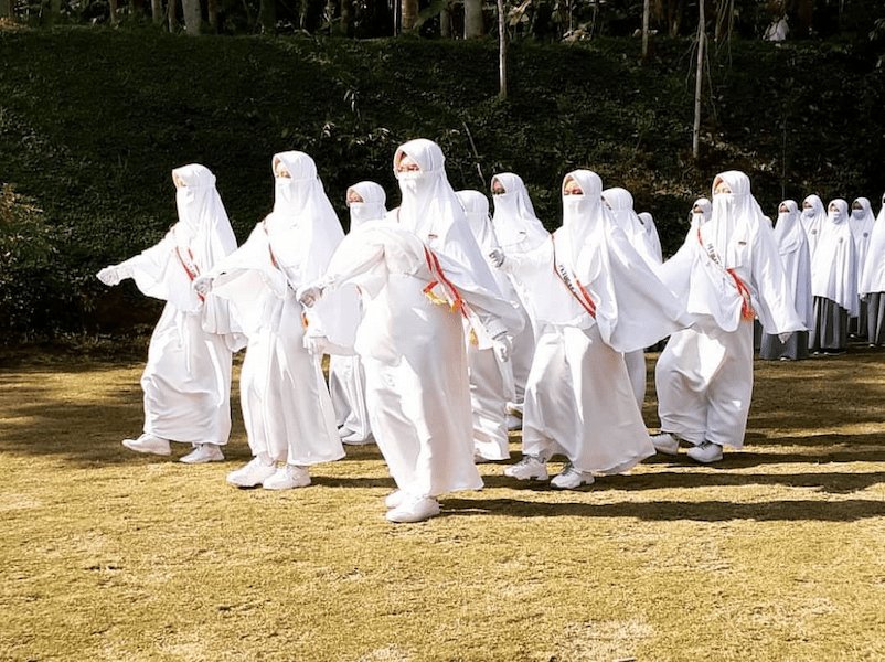 Upacara 17 Agustus di MA Putri Tahfidz Hidayatullah Magelang