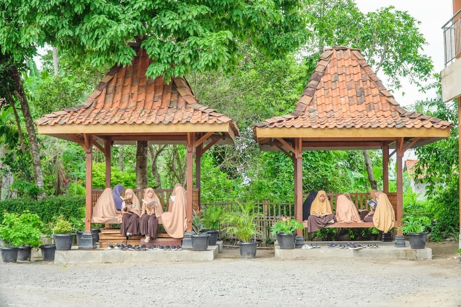 Santri MTs Tahfidz Putri Hidayatullah Muntilan Belajar Mandiri