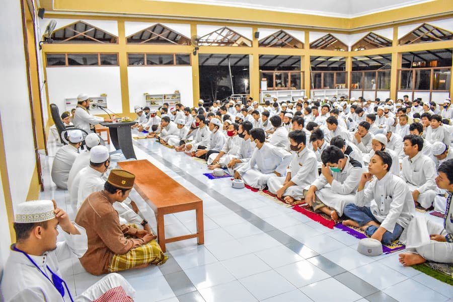 Tausiah Umum Santri MTs-MA Hidayatullah Yogyakarta dari Al Ustadz K.H. Muhammad Syakir Syafi’i