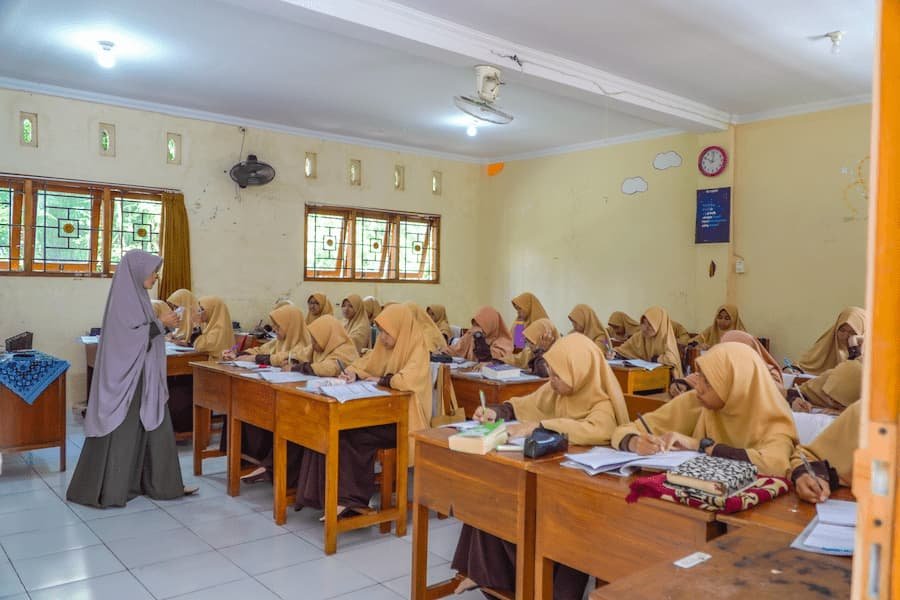 Suasana Kelas MTs Tahfidz Hidayatullah Putri Muntilan