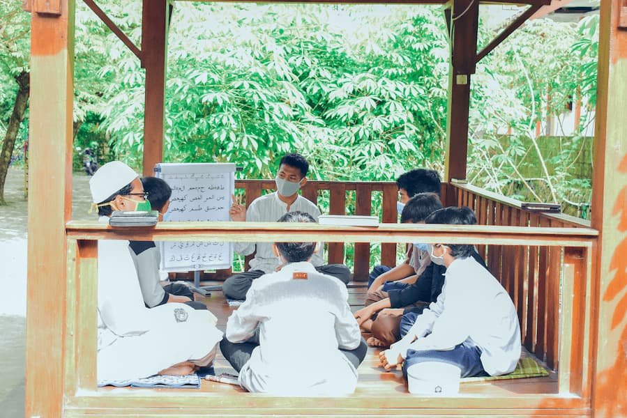 Halaqah santri MTs-MA Hidayatullah Yogyakarta, pesantren hidayatullah jogja di pendopo