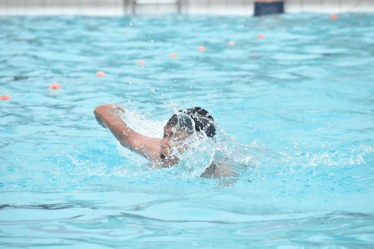 Santri MTs-MA HIdayatullah Yogyakarta Renang Bersama. Tetap Aman Terkendali Diawasi Murobbi dan Ustadz Pengasuh