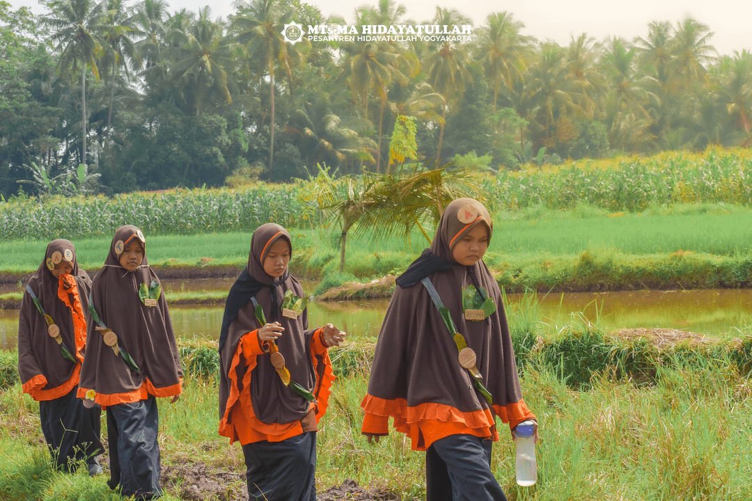 Outbound santriwati MTs Hidayatullah Muntilan