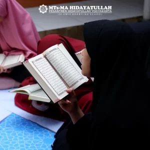 Halaqoh Tahfidz Santri MA Tahfidz Hidayatullah Putri Magelang