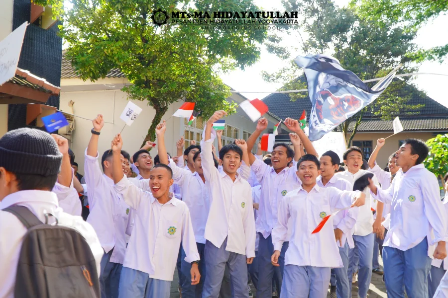Santri MTs-MA Hidayatullah mengikuti Pawai Ramadhan Pesantren Hidayatullah Jogja