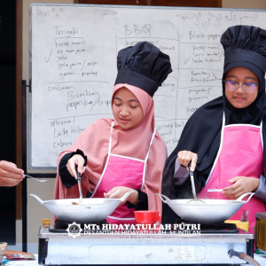 Halal Cooking Ala Sholihah Santri MTs Hidayatullah Putri Muntilan