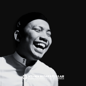 Menebar Bahagia dengan Senyuman - contoh ustadz pengasuh di pesantren hidayatullah jogja