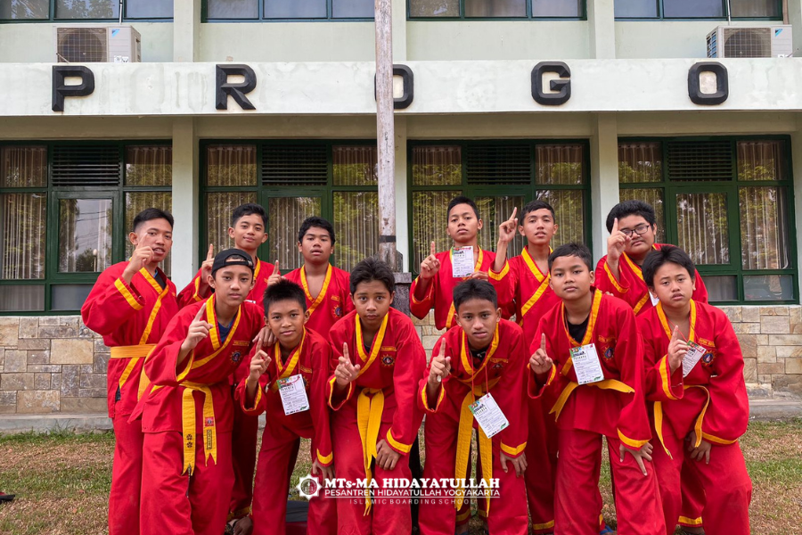 Santri MTs-MA Hidayatullah Jogja Sikat 15 Medali di Pencak Silat Dandim Cup