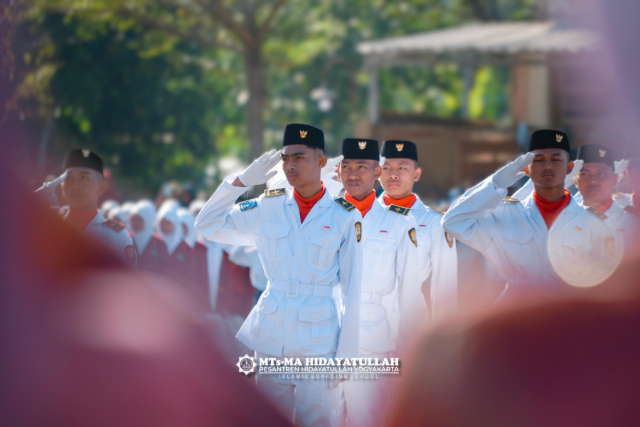 Pasukan Pengibar Saka Kapanewon Ngaglik, Sleman - Santri Pesantren Hidayatullah Yogyakarta