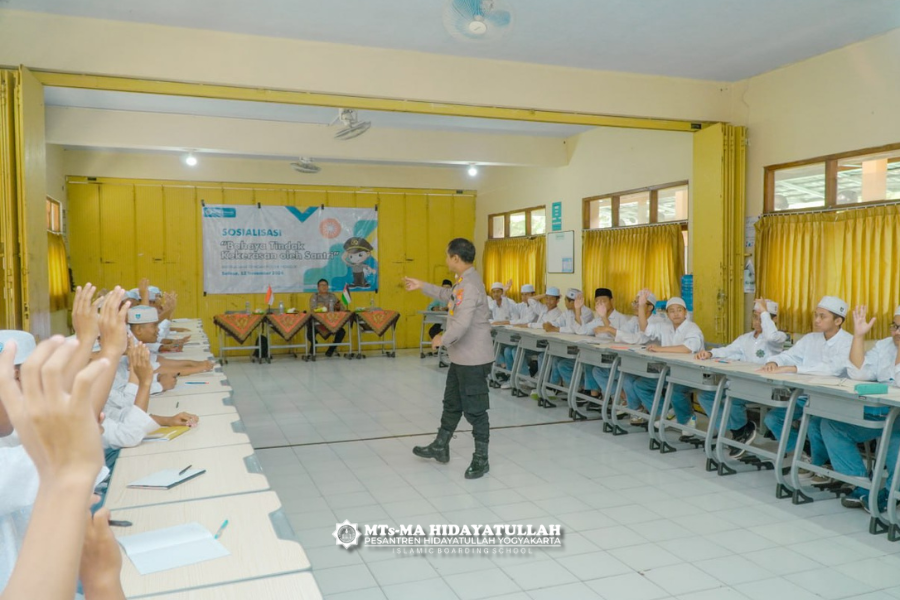 Sosialisasi Bahaya Tindak Kekerasan oleh Santri Bekerjasama dengan Polsek Sleman - Santri Pesantren Hidayatullah Yogyakarta